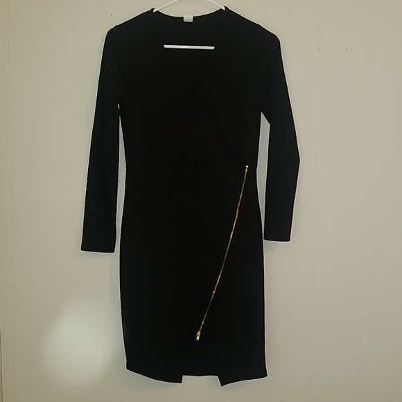 Dresses & Skirts - Light weight black long sleeved zipper dress